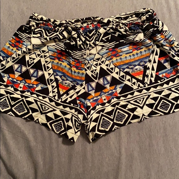 stretchy shorts - Picture 2 of 2